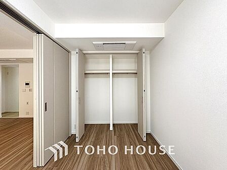 採光と開放感がもたらす、心地よいくつろぎの空間。やわらかい自然光が心地よさをもたらします。