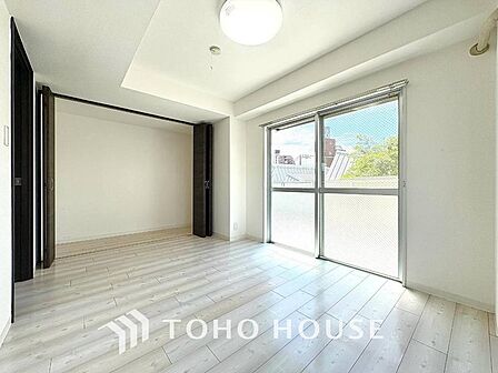 一日の疲れを癒やしてくれる主寝室。時を忘れて過ごす場所として過ごせるお部屋。