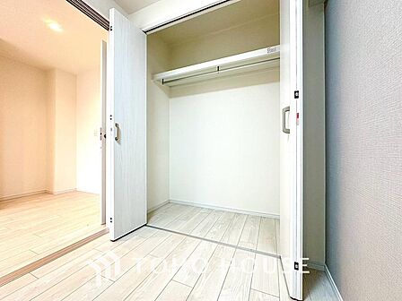お子様のおもちゃやゴルフバック等、大きなお荷物をお持ちの方や、お荷物が多い方でも安心のスペースです。