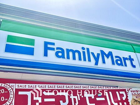 ファミリーマート 距離約130m