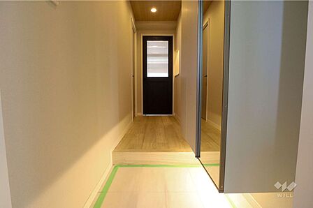 玄関。シューズボックスがございますので、すっきりとした綺麗な状態が保てます。