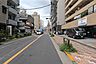 その他：敷地南側の前面道路（東側から）