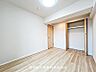 室内：【居室】子供部屋に適した洋室です。プライベート空間を確保でき、学習や休息に集中しやすい環境です。