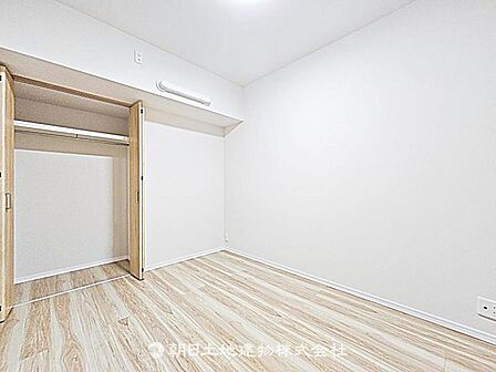【居室】省スペースながら実用性のある居室です。必要な家具を配置しやすく、無駄なく使える空間です。