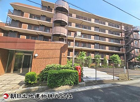 【外観】重厚感のある落ち着いた外観です。周囲の環境と美しく調和し、安心感のある佇まいが来客時にも好印象を与えます。