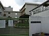 周辺：小平市立小平第一中学校まで徒歩13分962ｍ！通学負担を抑えつつ、落ち着いた住環境も享受できます。