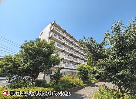 【外観】重厚感のある落ち着いた外観です。周囲の環境と美しく調和し、安心感のある佇まいが来客時にも好印象を与えます。