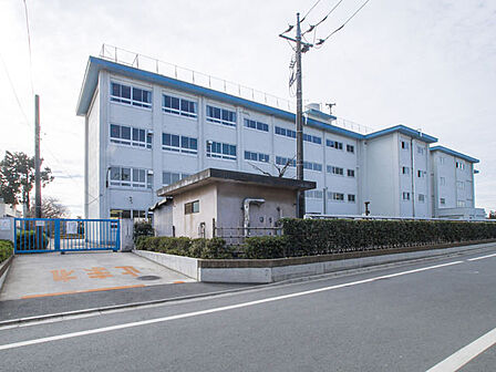 小平市立小平第六中学校まで徒歩17分1354m!近すぎず遠すぎない、ちょうど良い距離感が魅力。