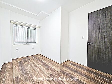 【居室】省スペースながら実用性のある居室です。必要な家具を配置しやすく、無駄なく使える空間です。