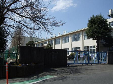 入間市立藤沢中学校まで徒歩25分1967m!適度な通学距離により、生活リズムの安定や体力づくりにも寄与。