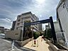 外観：外壁が周囲の街並みと青空に生えるお洒落なマンションです！