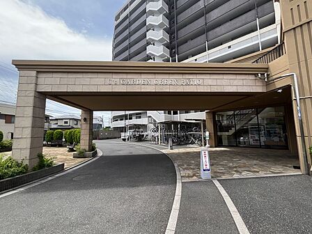 立派なエントランスがあなたの帰りを迎えます!