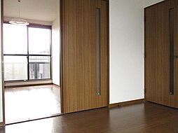 シャン・ド・フルール 207 2階2DKのリビング/ダイニング