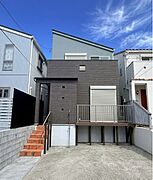 2駅2路線利用可能／海水浴場まで徒歩20分／南東向きで陽当たり良好◎