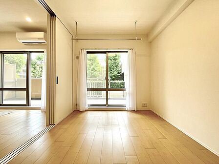 清潔感のある内装で、新生活のイメージが広がります。