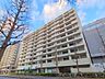 外観：買物施設至近で住環境良好です
