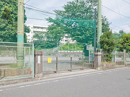 ■横浜市立屏風浦小学校…約1200m