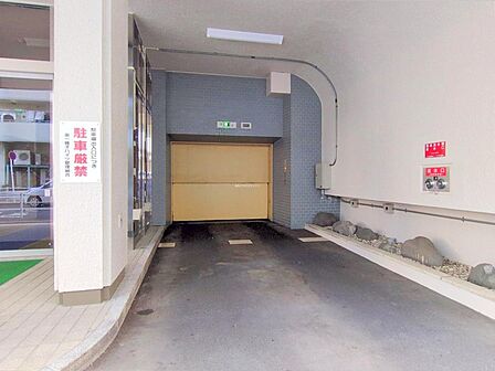 【駐車場入り口】