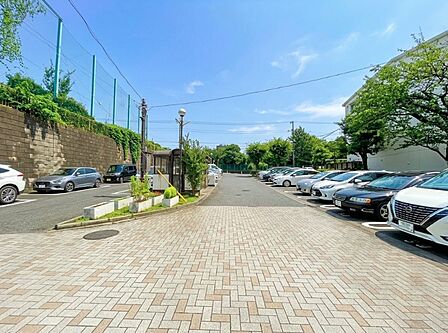 駐車場利用料(月額5,000円〜7,000円)