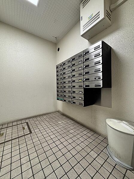 ◎集合ポスト周りもゴミ一つ落ちていませんね♪