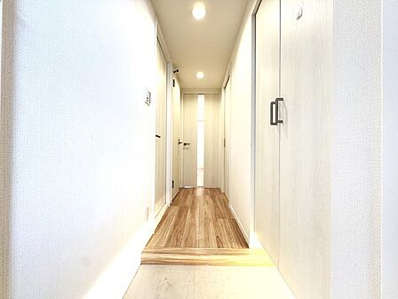 ◎玄関には足元灯もあって明るい雰囲気♪シューズBOXもたっぷり入って玄関を広く使えますね♪
