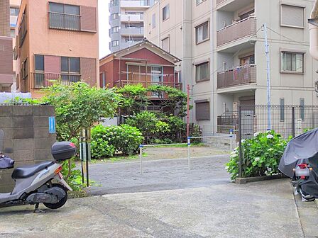 敷地内