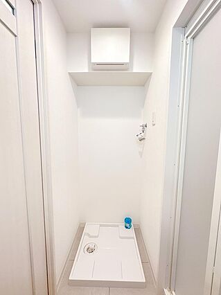 洗濯機置場。上...