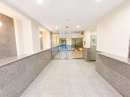 安心感のあるオートロックシステムを備えたマンションです