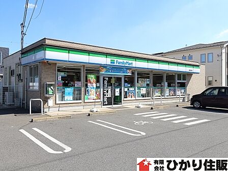コンビニ：ファミリーマート神栖深芝南店まで２９８ｍ／徒歩４分