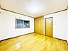 室内：居室は、プライベートな時間を過ごすための静かな空間です。