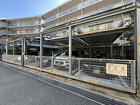 敷地内に駐車場あり!お車があると遠方のお出かけも楽々可能です!現在の空き状況は当店にお問合せください。