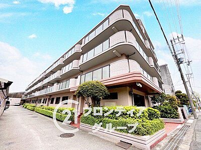 外観:緑が多く落ち着いた雰囲気があり、マンションと周辺の雰囲気が調和されて住み心地が良さそうです。 外観:緑が多く落ち着いた雰囲気があり、マンションと周辺の雰囲気が調和されて住み心地が良さそうです。