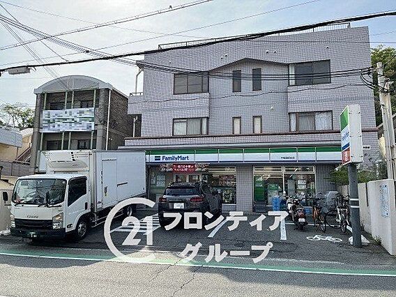 ファミリーマー...