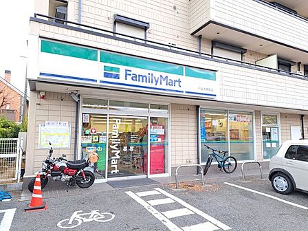 ファミリーマート芦屋大原町店 徒歩3分。 210m