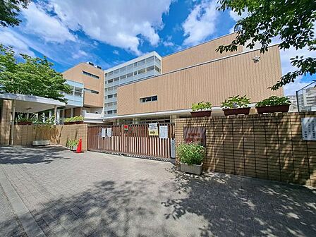 芦屋市立岩園小学校 徒歩13分。 1010m