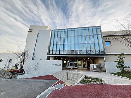 芦屋市立山手中学校 徒歩29分。 2310m