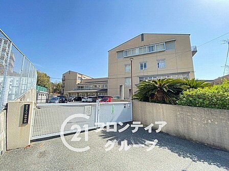 西宮市立上ケ原中学校 徒歩9分。 710m