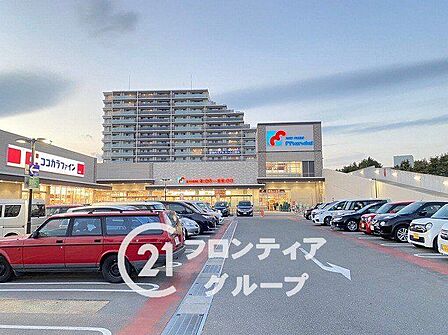 万代仁川店 徒歩8分。 630m