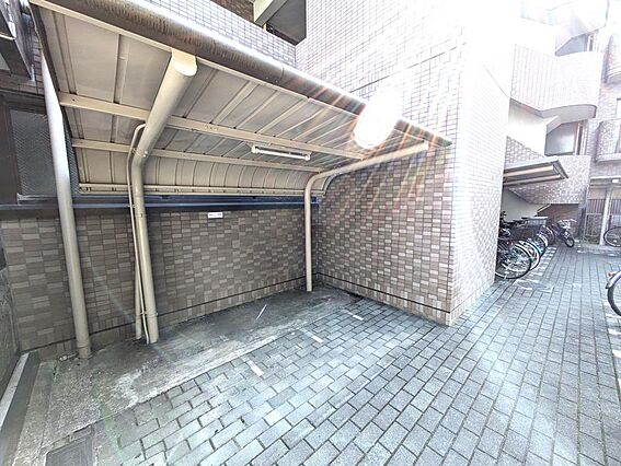 バイク置場：6...