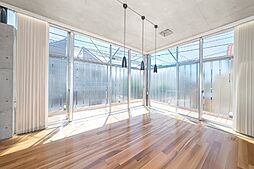 南西角地の堅牢で瀟洒な邸宅 5LDKのリビング/ダイニング