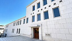 重厚感ある洗練された外観が印象的な、長者丸エリアに佇む上質レジデンスです。