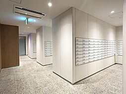 ◇Post box◇スタイリッシュなデザインとセキュリティに配慮したポストを完備。不在時も安心の宅配ボックスとともに、快適でスムーズな暮らしをサポートします。