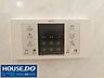 設備：【ワンタッチで便利な追焚機能付きリモコン】ボタンひとつで快適なお湯加減に調整できる給湯リモコン！追いだき機能付きで帰宅時間がバラバラなご家族でもいつでも温かいお風呂に入れてとっても便利ですね♪