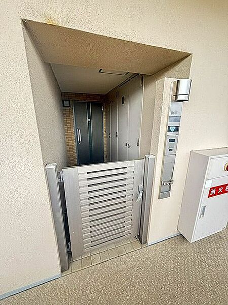 玄関を拡大表示