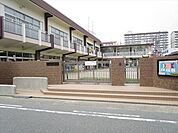 たかばた保育園先生方が子供たちのことを大切に思ってくれる、やさしさ溢れる保育園。行事と保育テーマがしっかりしており、 毎月、参観など保育の様子がわかるようになっています。 370m