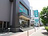 周辺：ニトリ名古屋金山山王店　【営業時間】10：00〜21：00　【駐車場】300台（無料）。土日および特例日9：30〜16：00のみ有料（1000円/1時間、それ以降500円/30分）。 950m