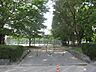 周辺：中島中央公園　ブランコや滑り台の他にコンクリートマウンテンもあります。またグラウンドもあるので、サッカーや野球も楽しめます。中島小学校の隣にあります。 530m