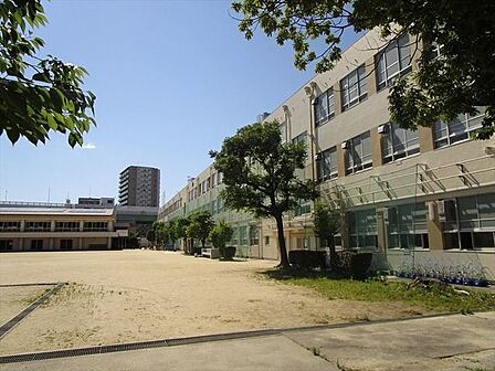 名古屋市立八熊小学校:【教育目標】未来に生きる力を育む八熊教育〜確かな学力、しなやかな心、健やかな心身を身に付けた子どもの育成〜学校だよりの更新率が高いので、お子様との会話の懸け橋になりそう…