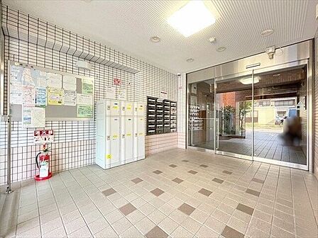 【ロビー、POST、宅配ボックス、オートロック付き】