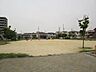 周辺：東亀之助公園　ブランコやコンビネーション遊具、広場もあります。夕方前になると小学生が集まり賑やかです。 320m